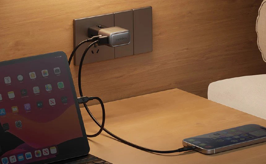 TechDogs-"How Wired And Wireless Charging Deliver Power?"-"An Image Showing Wired Charging"