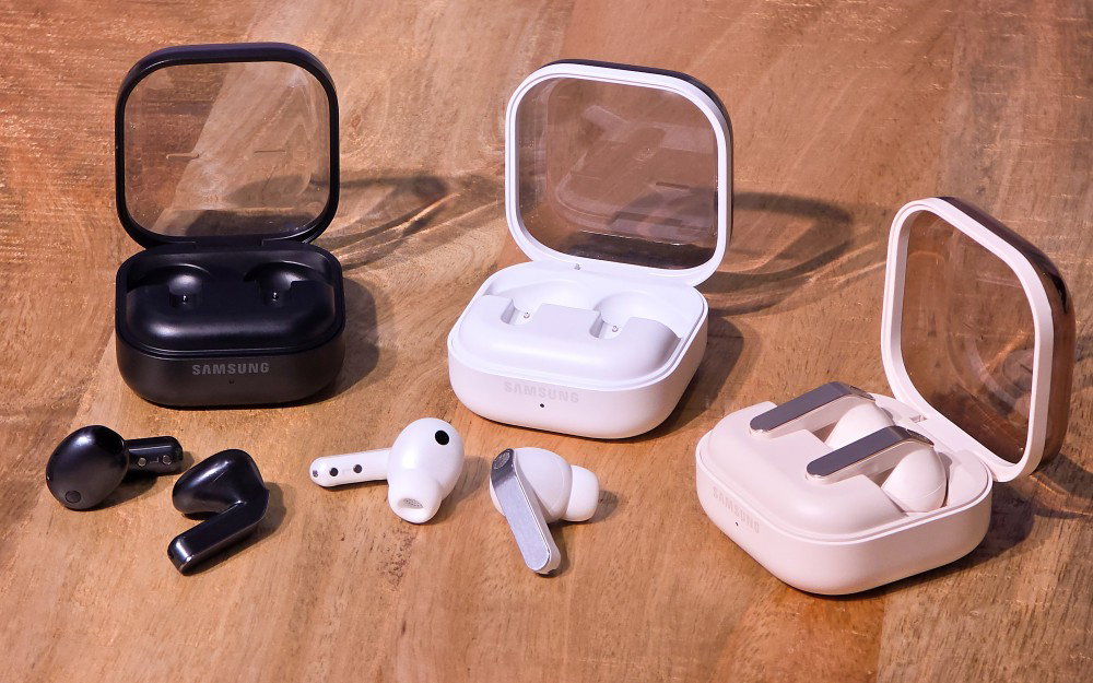 TechDogs-"An Image Of Samsung's New Galaxy Buds4 Series Announced At Samsung Galaxy Unpacked 2026"