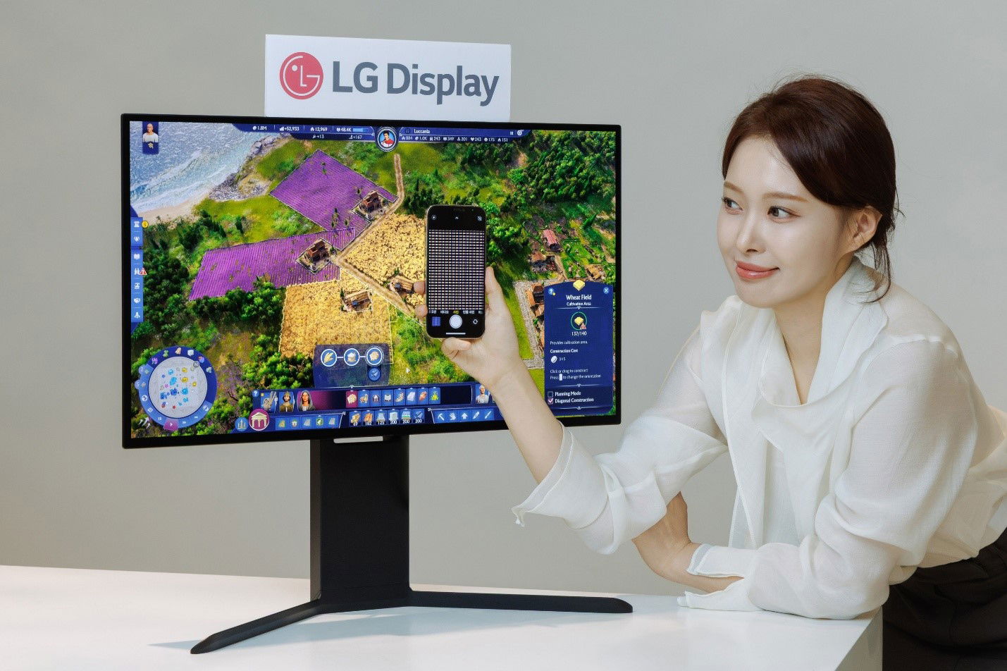TechDogs-"RGB OLED Makes Gaming Monitors Sharper"-"An Image Showing The Demonstration Of OLED Gaming Monitors With RGB Technology"