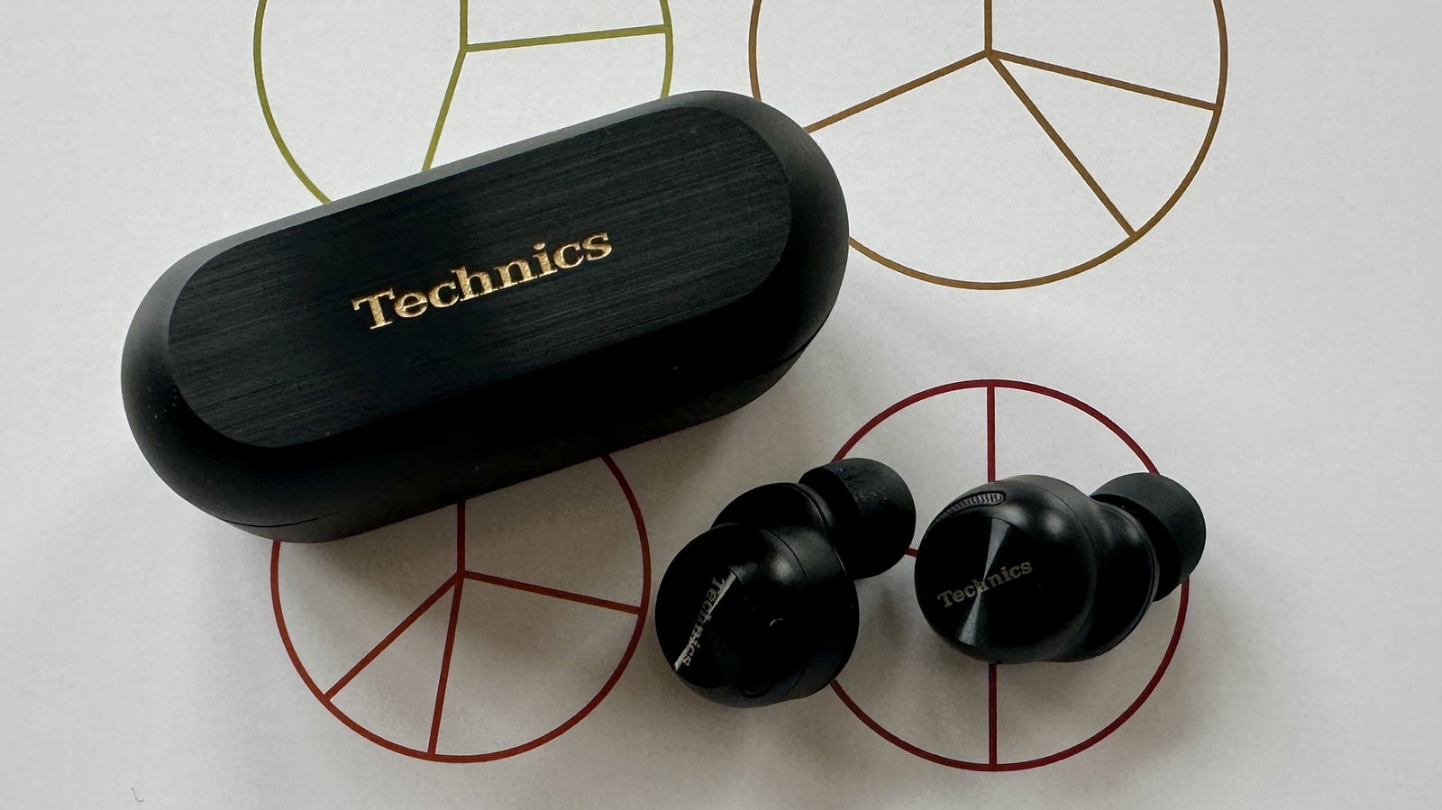 TechDogs-"Technics EAH-AZ100"-"Black Technics EAH-AZ100 Earbuds With Charging Case."