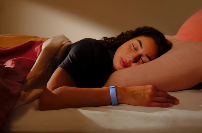 TechDogs-"Fitbit Air: Simplified Sleep Insights"-"An Image Showing Sleep Tracking With Google Fitbit Air" TechDogs-"Fitbit Air: Simplified Sleep Insights"-"An Image Showing Sleep Tracking With Google Fitbit Air"