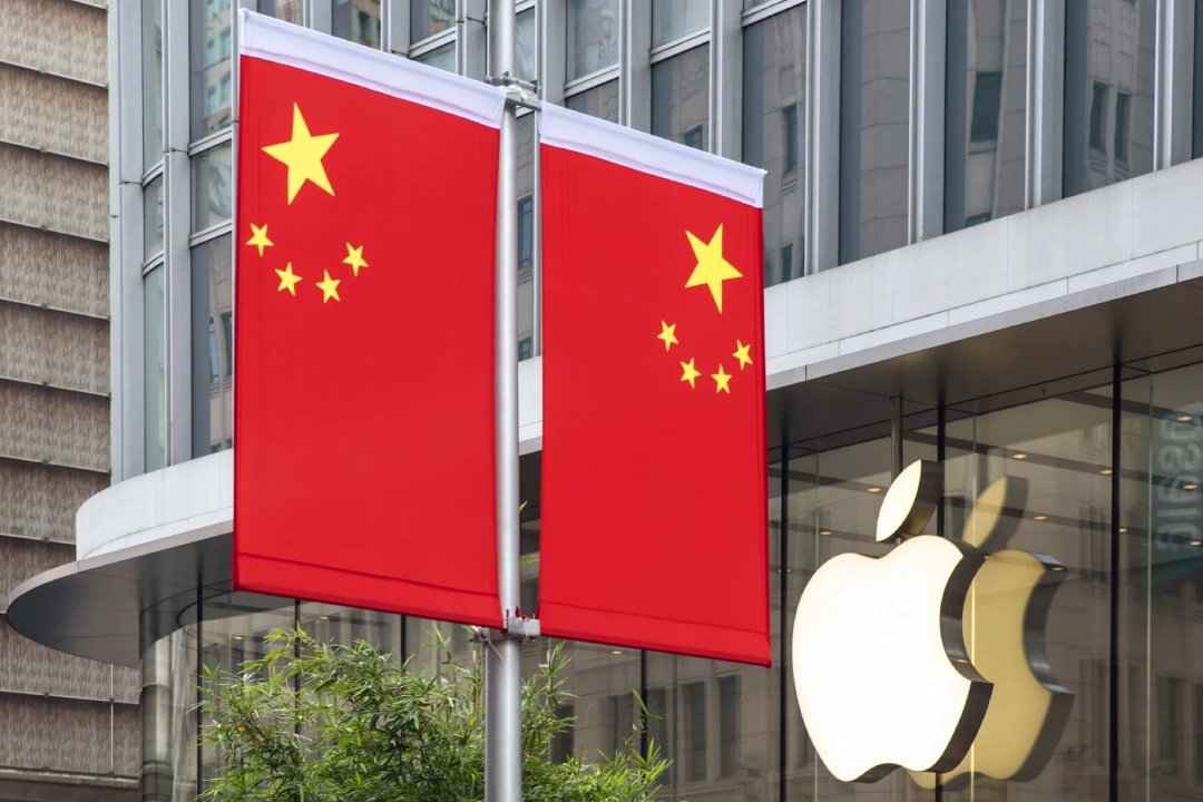 TechDogs-"An Image Of An Apple Store In China, With China's Flag In Front Of It"