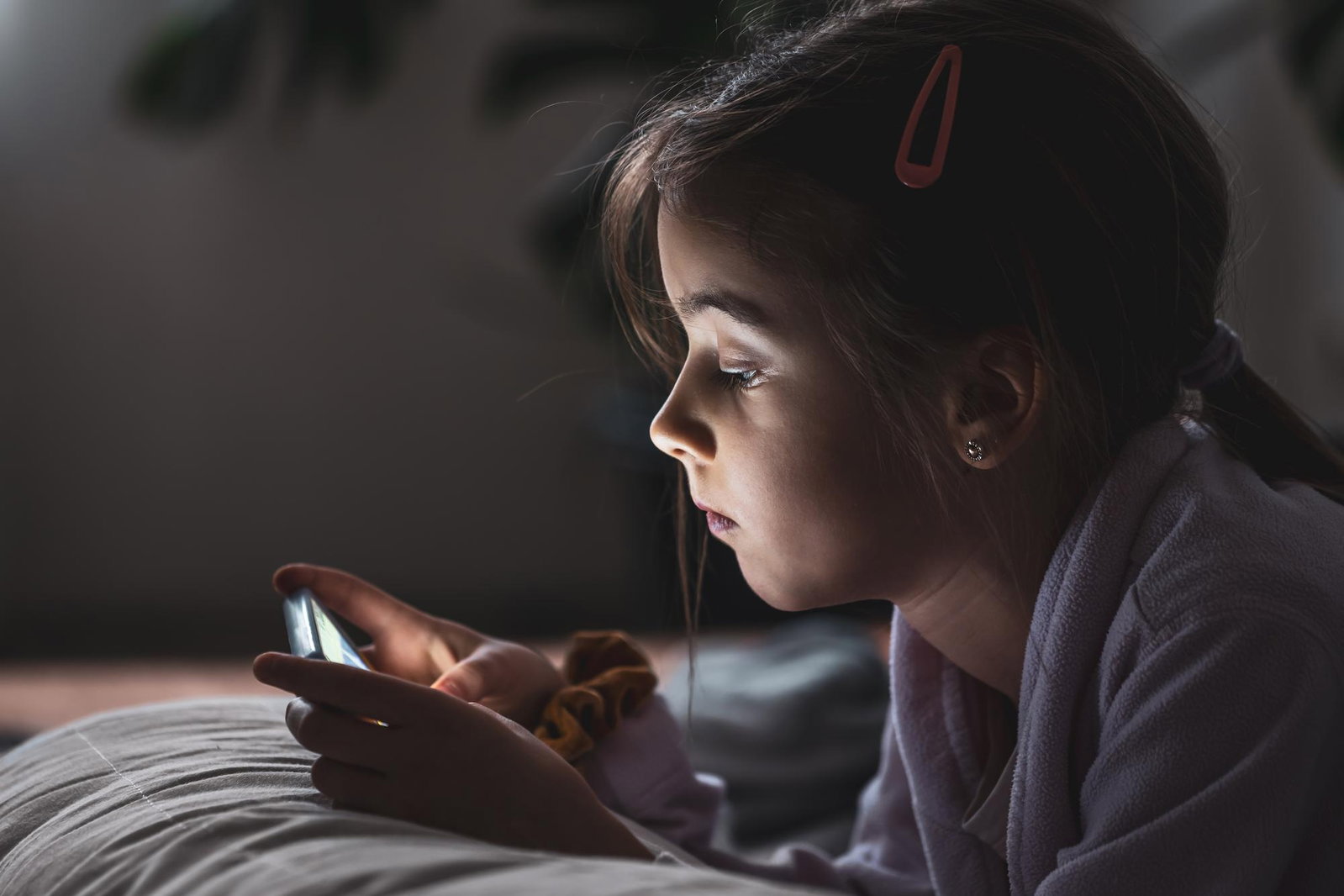 TechDogs-"An Image Of A Child Using A Smartphone Depicting The Use Of Social Media By Kids" TechDogs-"An Image Of A Child Using A Smartphone Depicting The Use Of Social Media By Kids"