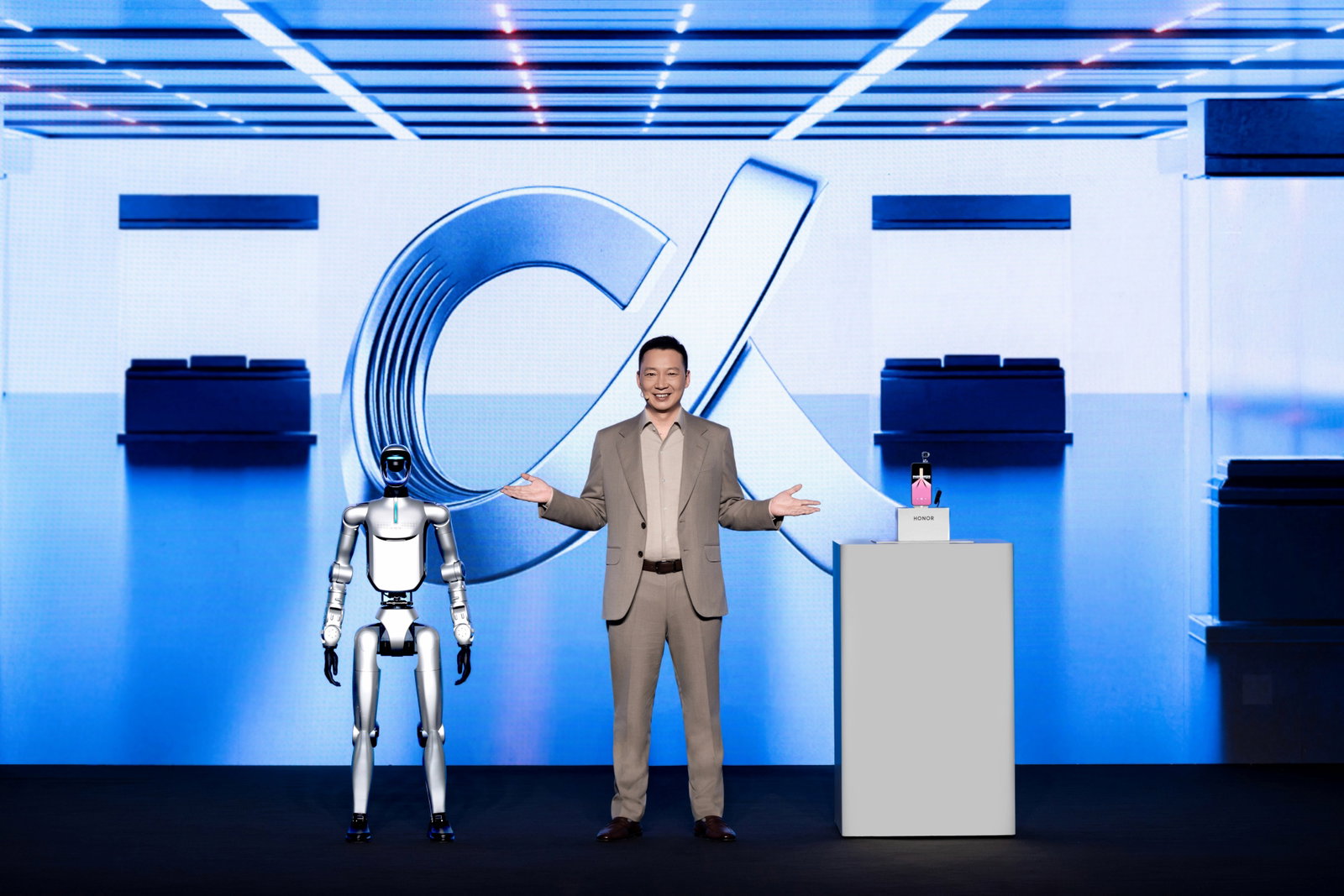 TechDogs-"An Image Of Honor&nbsp;Humanoid Robot"