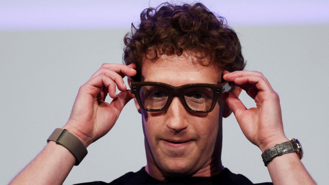 TechDogs-"An Image Of Meta CEO Mark Zuckerberg Looking Worried While Wearing Meta Smart Glasses"