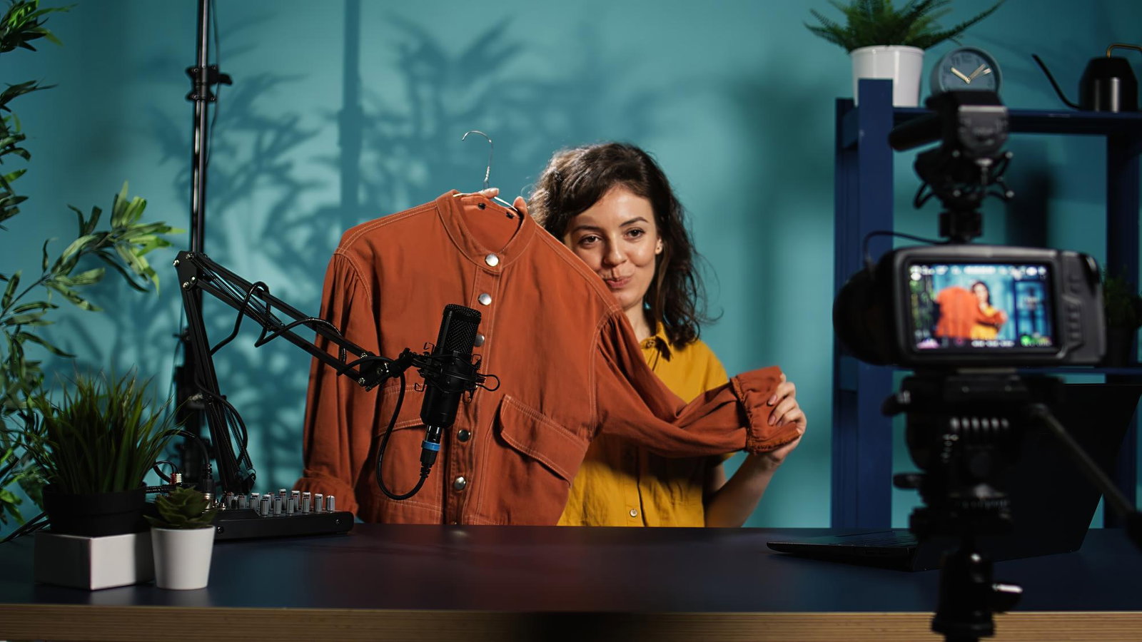TechDogs-"An Image Depicting A YouTube Creator Showing Off A Product Available On Amazon" TechDogs-"An Image Depicting A YouTube Creator Showing Off A Product Available On Amazon"